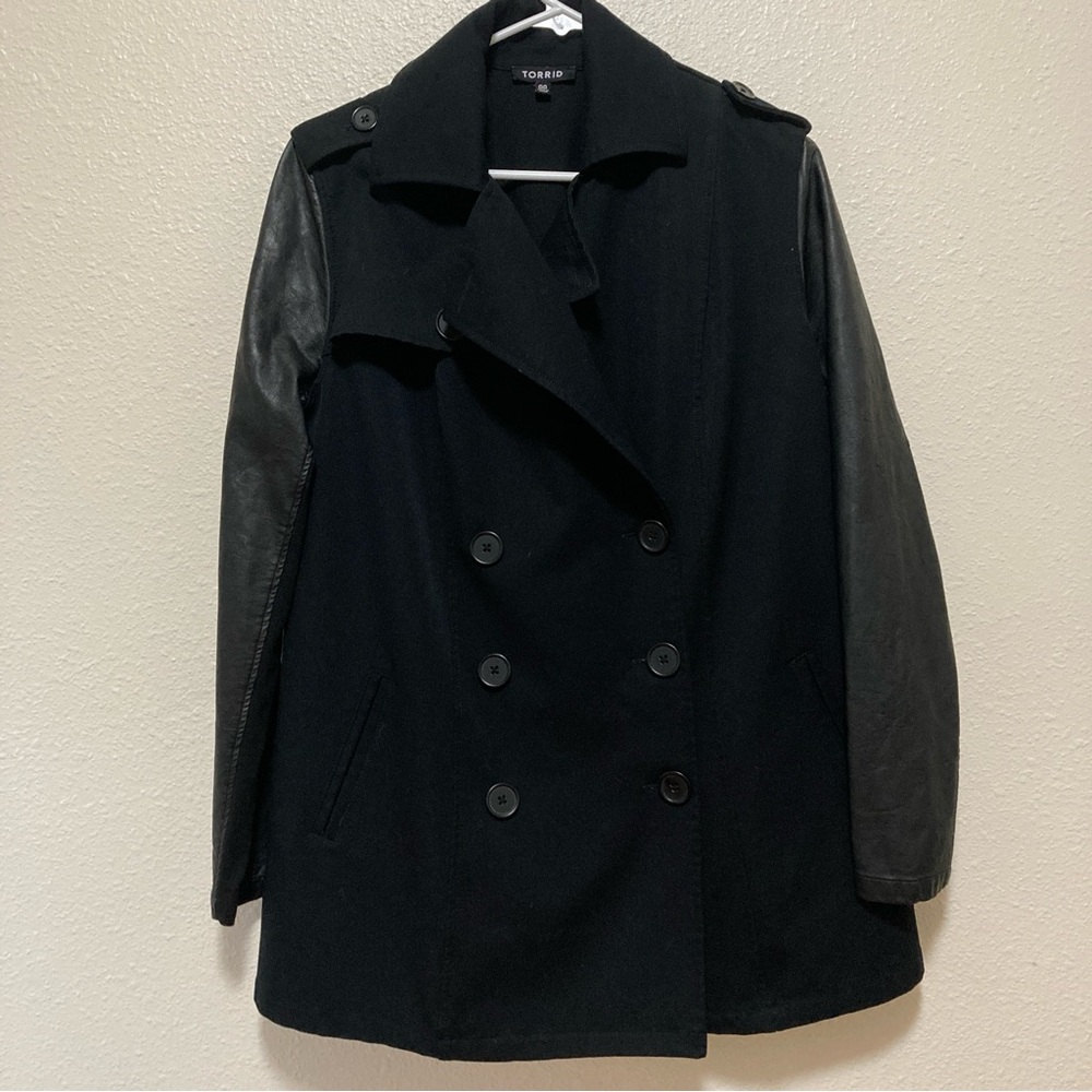 TORRID Womens
PeaCoat with Faux
Leather Sleeves- Size 00 Black - Picture 12 of 16
